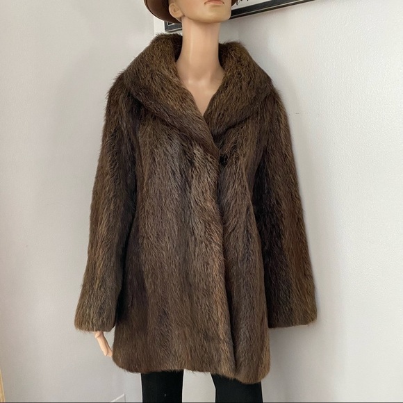 Fur COAT VINTAGE  BEAVER FUR COAT WITH TOGGLE CLOSURES - Picture 2 of 11